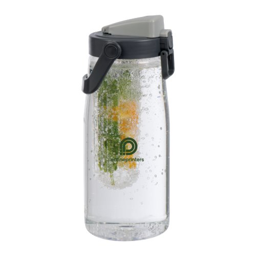 Bouteille infusant transparente avec couvercle et poigne de transport.