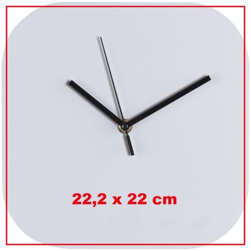 Horloge murale blanche avec cadran intégrale et aiguilles.