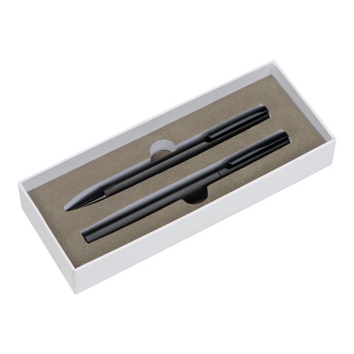 Ensemble d'�criture noir avec stylo � bille et stylo plume.