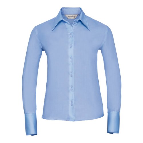 Blouse pour femmes bleu ciel en coton avec manches longues et patte de boutonnage.
